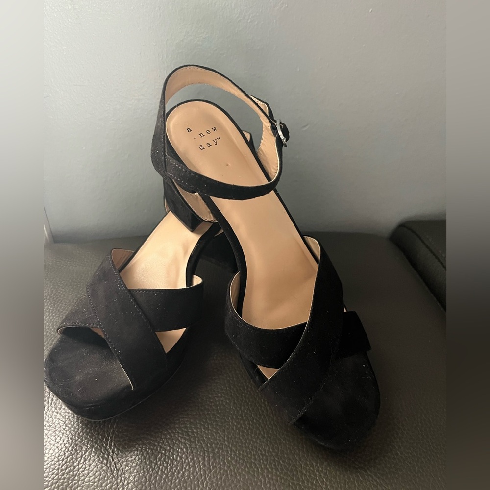 A New Day Black Platform Sandals EUC
